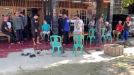 Photo: Kegiatan bakti sosial, H. Rusdi berbagi kasih dengan menyalurkan santunan kepada anak yatim, lansia, serta kaum duafa  (Doc.Ist) 