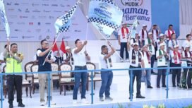 Photo: Direktur Utama Jasa Raharja Muhammad Awaludin sekaligus Ketua Koordinator Mudik Gratis BUMN 2026, saat lepas pemudik (Doc.Ist) 