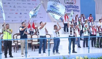 Photo: Direktur Utama Jasa Raharja Muhammad Awaludin sekaligus Ketua Koordinator Mudik Gratis BUMN 2026, saat lepas pemudik (Doc.Ist) 