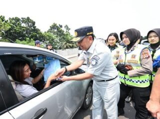 Photo: Direktur utama PT Jasa Raharja saat dilokasi pemberlakuan one Way nasional di Cikampek (Doc.Ist) 