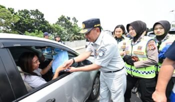 Photo: Direktur utama PT Jasa Raharja saat dilokasi pemberlakuan one Way nasional di Cikampek (Doc.Ist) 