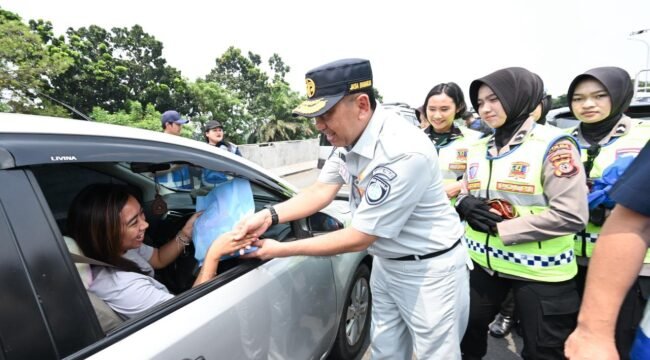 Photo: Direktur utama PT Jasa Raharja saat dilokasi pemberlakuan one Way nasional di Cikampek (Doc.Ist) 