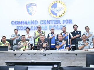 Photo: Jasa Raharja bersama stakeholder saat giat pemberlakuan one way nasional jalur arus balik mudik lebaran 2026(Doc.Ist) 