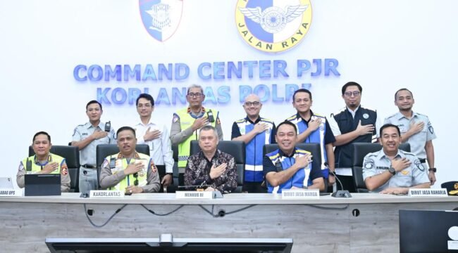 Photo: Jasa Raharja bersama stakeholder saat giat pemberlakuan one way nasional jalur arus balik mudik lebaran 2026(Doc.Ist) 