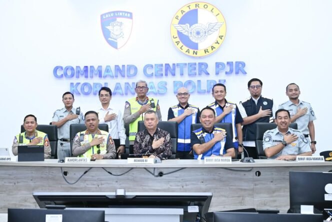 
Photo: Jasa Raharja bersama stakeholder saat giat pemberlakuan one way nasional jalur arus balik mudik lebaran 2026(Doc.Ist) 