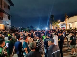 Photo: Ratusan pemuda Bekasi utara ikut ramaikan running night bersama polsek bekasi utara (Doc.cam) 