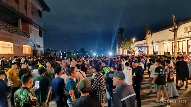 
Photo: Ratusan pemuda Bekasi utara ikut ramaikan running night bersama polsek bekasi utara (Doc.cam) 