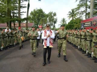 Photo: Menteri koordinator politik dan keamanan Menko Polkam Djamari Chaniago  saat tiba di Divisi Infanteri 2 Kostrad di Markas Brigif 18/Trisul (Doc.Ist) 