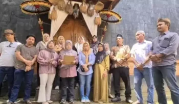 Warga Kertarahayu, Setu, adukan Jalan Putus ke KDM. (Dok: Istimewa)