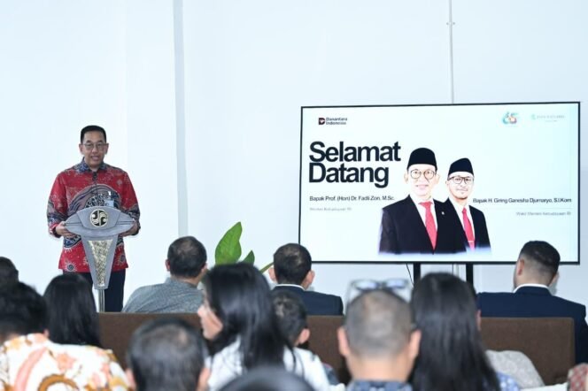 
Photo : Direktur utama PT jasa raharja Muhammad Awaluddin saat sambutan di museum gedung tua jakarta (Doc.Ist) 