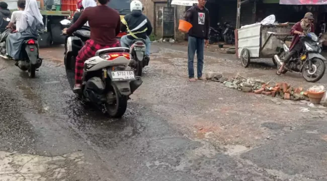 Jalan Rusak di Jalan MT Haryono. (Dok: Istimewa)