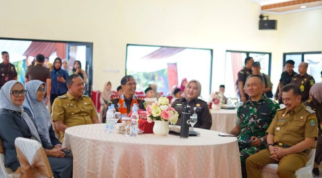 Photo: Walikota Bekasi Tri Adhianto bersama tiga pilar saat resmikan gedung mandala adhyaksa (Doc.Ist) 