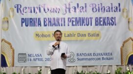 Photo: Wakil Walikota Bekasi Abdul Harris Bobihoe saat menghadiri acara halal bihalal pensiunan ASN pemkot bekasi (Doc.Ist) 