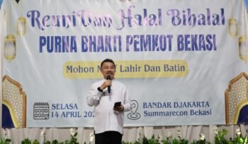 Photo: Wakil Walikota Bekasi Abdul Harris Bobihoe saat menghadiri acara halal bihalal pensiunan ASN pemkot bekasi (Doc.Ist) 