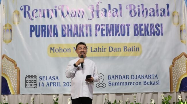 Photo: Wakil Walikota Bekasi Abdul Harris Bobihoe saat menghadiri acara halal bihalal pensiunan ASN pemkot bekasi (Doc.Ist) 