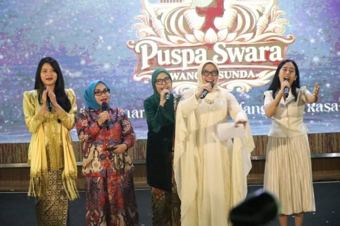 
TP PKK Kota Bekasi Ikuti Lomba Paduan Suara Wanoja Sunda di Purwakarta