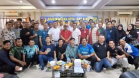 Photo: Musyawarah Kota Luar Biasa (Muskotlub) Persatuan Bulutangkis Seluruh Indonesia (PBSI) Kota Bekasi menetapkan Agus Harpa Senjaya sebagai ketua baru periode 2026–2030.(Doc.Ist) 