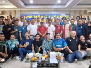 Photo: Musyawarah Kota Luar Biasa (Muskotlub) Persatuan Bulutangkis Seluruh Indonesia (PBSI) Kota Bekasi menetapkan Agus Harpa Senjaya sebagai ketua baru periode 2026–2030.(Doc.Ist) 