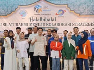 Photo: PT Multi Karya Raharja grup saat lepas acara Halalbihalal idulfitri H 1447 2026 sekaligus pertunjukkan kostum seragam hasil produksi (Doc.cam) 
