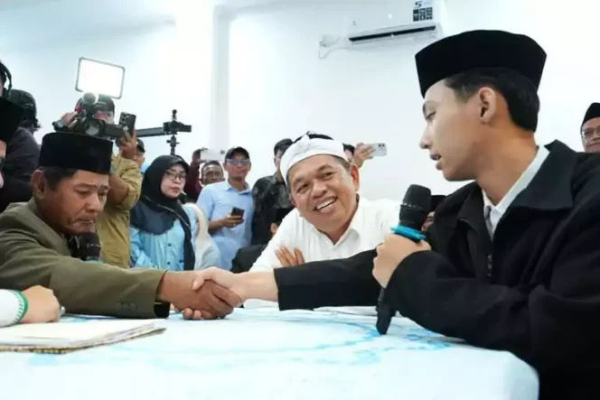 
KDM jadi Saksi Nikah Massal di Kota Depok. (Dok: Istimewa)