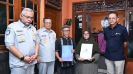 Photo: PT Jasa Raharja berikan santunan kepada korban kecelakaan KRL Bekasi timur (Doc.Ist) 