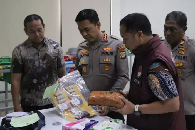 
Bawa 1 Kg Ganja, Pengedar Digulung Polisi di Tangerang
