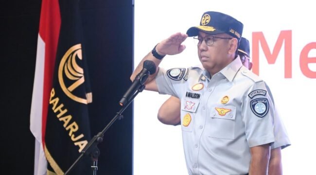 Photo: Direktur utama PT Jasa Raharja Muhammad Awaludin saat memimpin upacara apel hari lahir pancasila 2026 (Doc.Ist) 