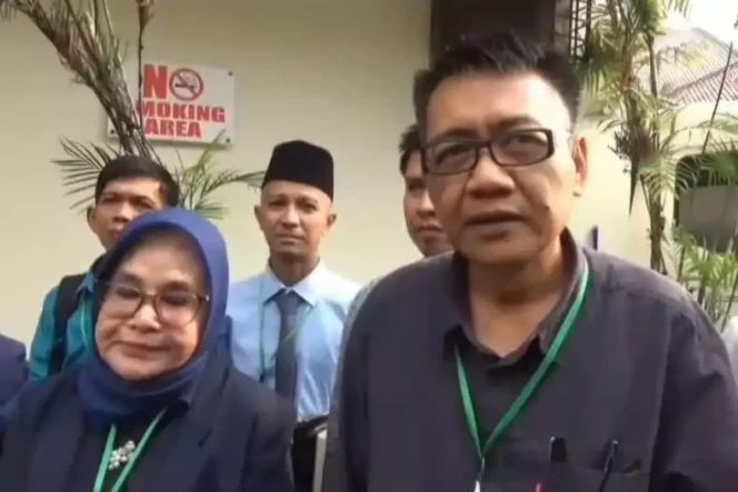 
Tim Kuasa Hukum H.M. Kunang dan Ade Kuswara. (Dok: Istimewa)