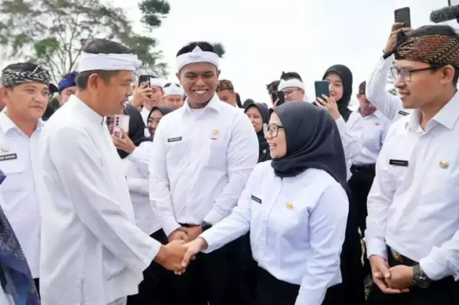 
KDM Lantik 720 ASN di Desa Terpencil, Tekankan Pelayanan hingga Pelosok