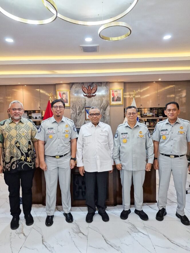 
Photo: Jasa Raharja bersama kemenaker dorong pelayanan keselamatan (Doc.Ist) 