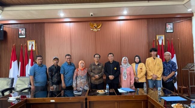 Photo: Audiensi Tim PKM Universitas Borobudur Pemerintahan Kecamatan Babakan Madang Bogor Jawa Barat (Doc.Ist) 