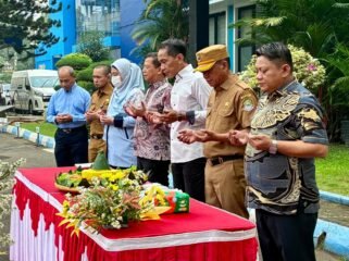 Photo: Apel peringatan Hari Ulang Tahun ke-20 Perumda Tirta Patriot yang digelar di kantor perusahaan (Doc.Ist) 