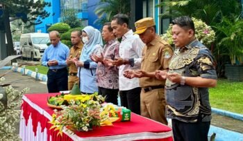 Photo: Apel peringatan Hari Ulang Tahun ke-20 Perumda Tirta Patriot yang digelar di kantor perusahaan (Doc.Ist) 