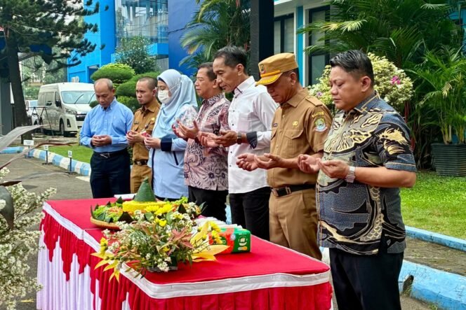 
Photo: Apel peringatan Hari Ulang Tahun ke-20 Perumda Tirta Patriot yang digelar di kantor perusahaan (Doc.Ist) 