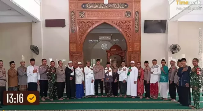
Safari Jumat, Kapolsek Setu AKP Usep Aramsyah Perkuat Sinergi Kamtibmas dengan Jamaah Masjid Nurul Hidayah