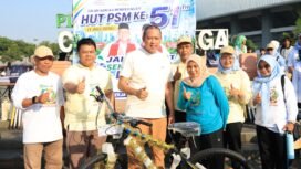 Photo: Wali Kota Bekasi Dr. H. Tri Adhianto bersama PSM Kelurahan teluk pucung saat acara ulang tahun PSM ke 51 Th (Doc.Ist) 