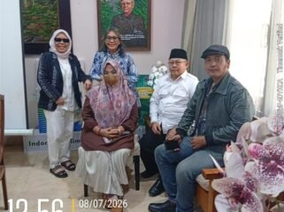 Photo: Sejumlah Tokoh Aktivis perempuan Nasional bersama kuasa hukum MS (Doc.Ist) 
