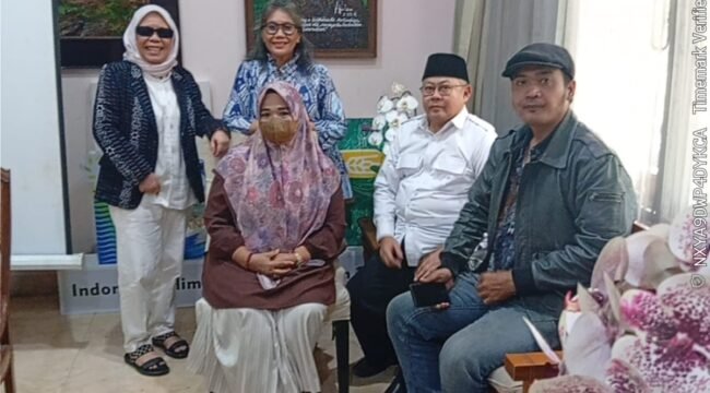 Photo: Sejumlah Tokoh Aktivis perempuan Nasional bersama kuasa hukum MS (Doc.Ist) 