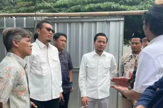 
Sidak Komisi III DPRD Kabupaten Bekasi ke Peternakan Ayam di Pasirgombong, Cikarang Utara. (Dok: Istimewa)