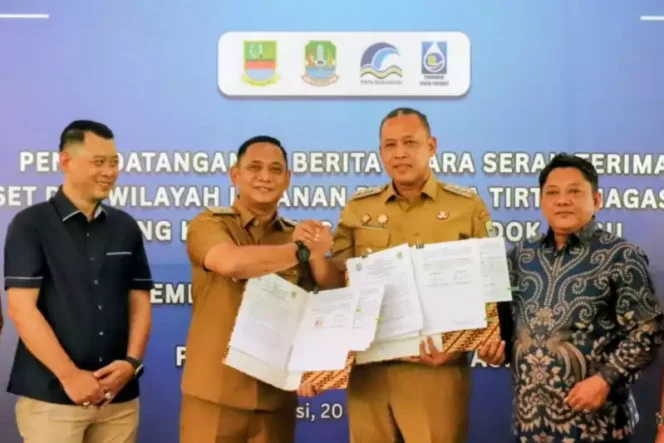 
Pemkab dan Pemkot Bekasi Tuntaskan Serah Terima Aset Layanan Air Bersih