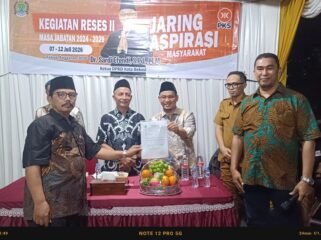 Photo: Ketua DPRD Kota Bekasi Dr. Sardi Efendi saat kegiatan reses II tahun 2026. Di Lingkungan RW 36 Teluk Pucung Bekasi utara (Doc.cam) 