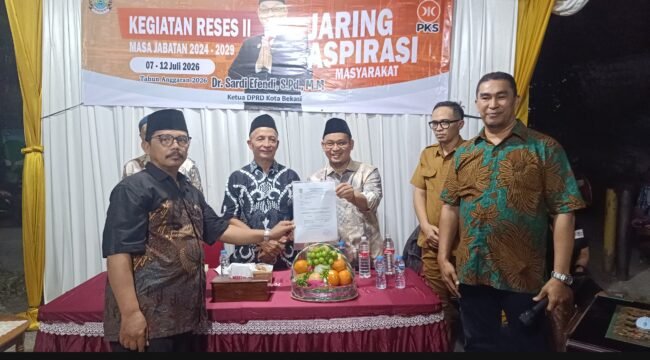 Photo: Ketua DPRD Kota Bekasi Dr. Sardi Efendi saat kegiatan reses II tahun 2026. Di Lingkungan RW 36 Teluk Pucung Bekasi utara (Doc.cam) 