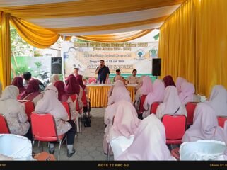 Photo: Anggota DPRD Kota Bekasi Fraksi Golkar komisi I Sarwin Edi Saputra saat giat reses II tahun anggaran 2026  dilingkungan Warga Ciketing Udik (Doc.cam) 
