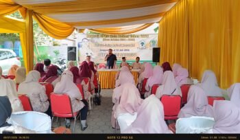 Photo: Anggota DPRD Kota Bekasi Fraksi Golkar komisi I Sarwin Edi Saputra saat giat reses II tahun anggaran 2026  dilingkungan Warga Ciketing Udik (Doc.cam) 