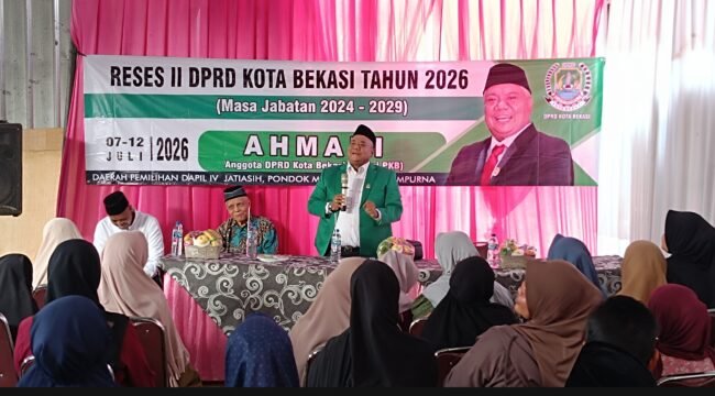 Photo: Anggota DPRD Kota Bekasi Komisi VI Fraksi PKB, Ahmadi saat reses II tahun anggaran 2026 bersama warga Jatimekar kecamatan jatiasih (Doc.cam) 