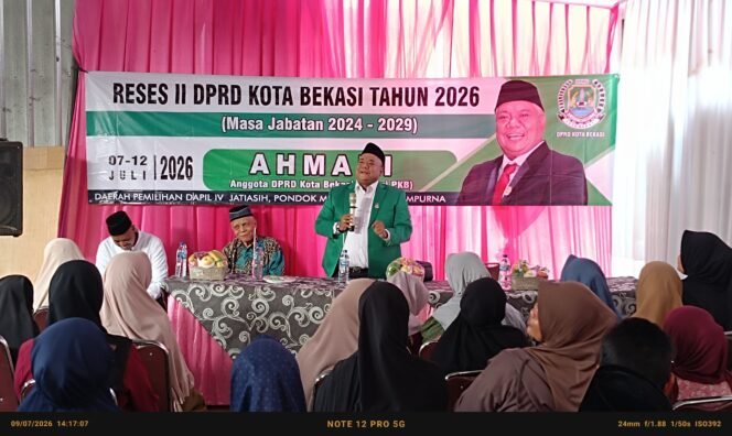 
Photo: Anggota DPRD Kota Bekasi Komisi VI Fraksi PKB, Ahmadi saat reses II tahun anggaran 2026 bersama warga Jatimekar kecamatan jatiasih (Doc.cam) 