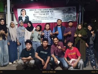 Photo: Anggota DPRD Kota Bekasi komisi II Yenny Kristianti bersama warga Kota baru Bekasi barat saat giat reses II tahun anggaran 2026.(Doc.cam) 