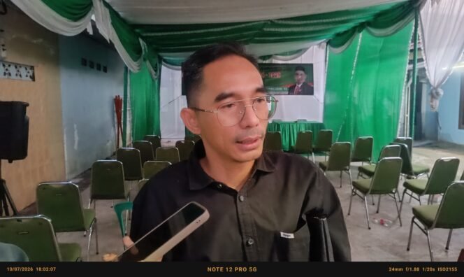 
Photo: Anggota DPRD Kota Bekasi komisi I Alit Jamaluddin saat giat reses II tahun anggaran 2026 bersama warga bekasi bulak Margahayu (Doc.cam) 