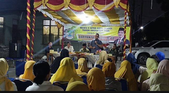 Photo: Anggota DPRD kota bekasi fraksi golkar Dariyanto, S. Kim, S.Pd saat giat reses II tahun anggaran 2026(Doc.cam) 