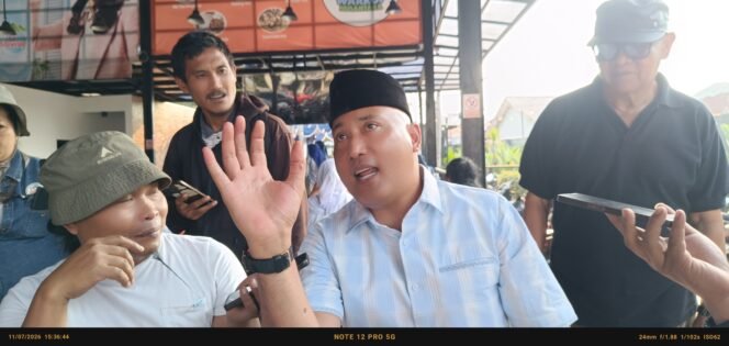 
Photo: Anggota DPRD Provinsi Jawa Barat dari Komisi V, H.M. Hasbullah Rahmad, S.Pd., M.Hum. saat di kota Bekasi (Doc.cam) 